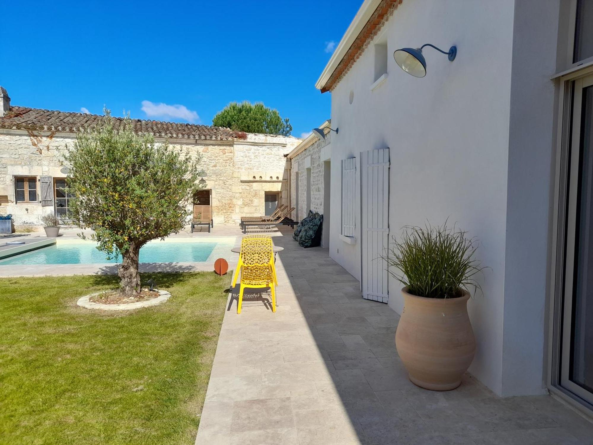 Maison Depaysante Au Calme Angouleme Holiday home *