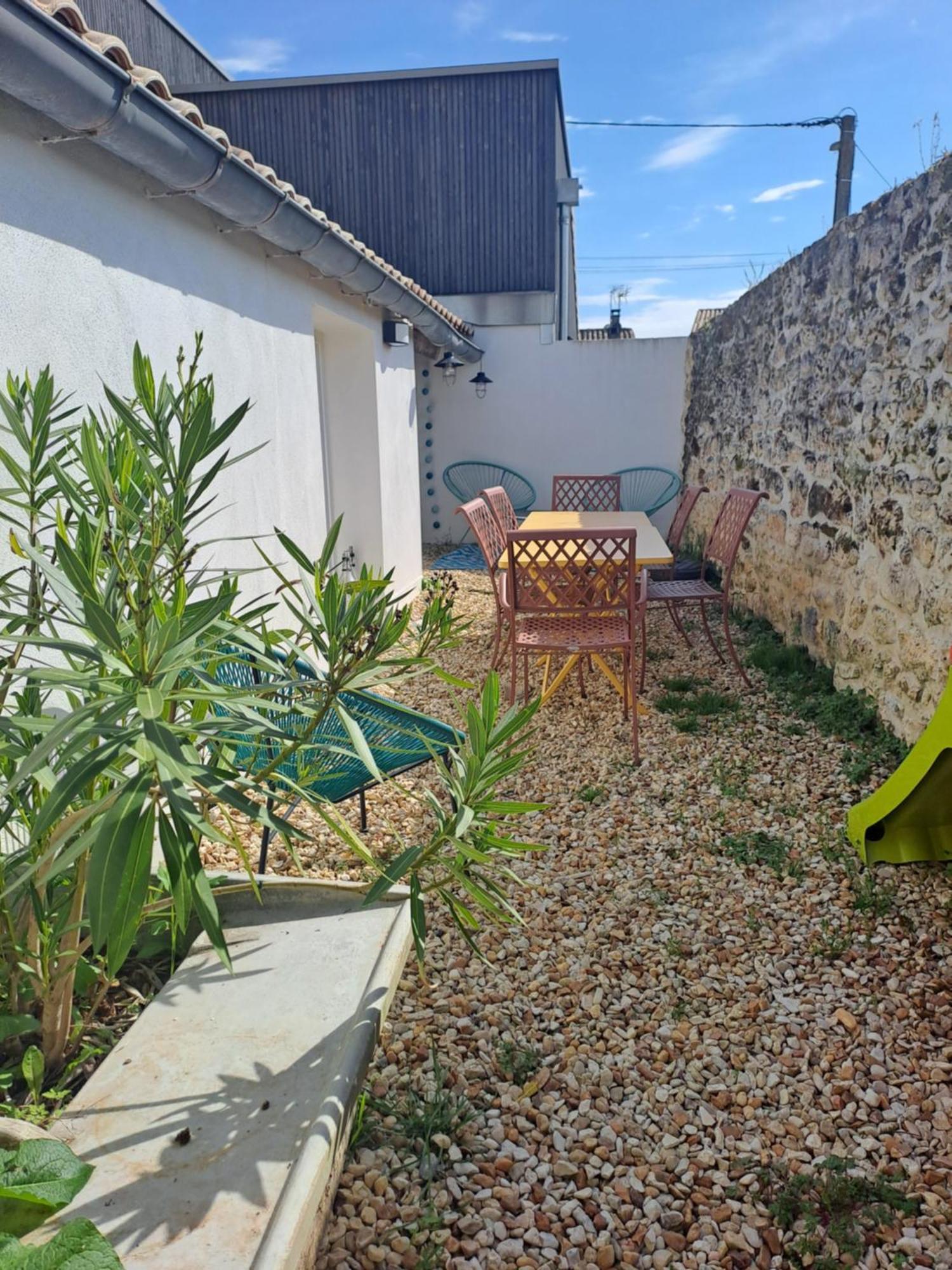 Maison Depaysante Au Calme Angouleme Hébergement de vacances *